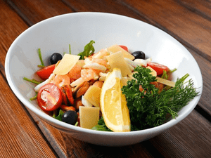 Салат из рукколы с морепродуктами