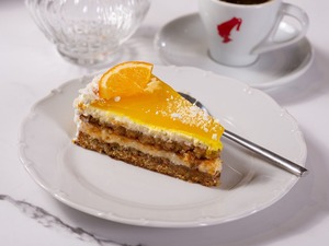 Торт морковный кусочек