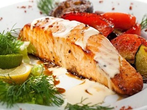 Семга, запеченная с овощами