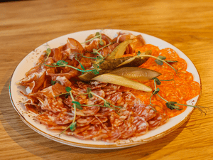 Набор из мясных копченостей