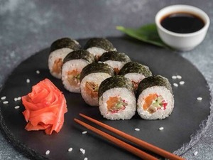 Ролл Сяке маки