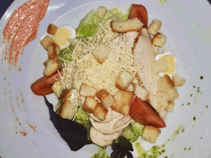 Салат Цезарь с курицей