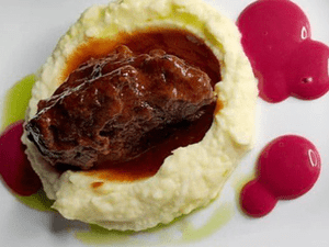 Шчака ялавiчная з бульбяным пюрэ / Щека говяжья с картофельным пюре